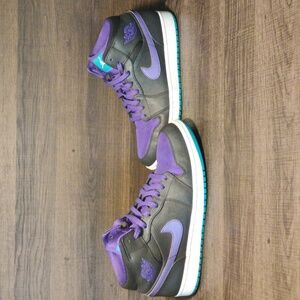 Jordan 1 Mid Grape